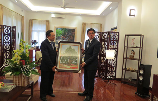 Secretary and Chairman of Bac Giang province to visit and congratulate Japanese and Singaporean...