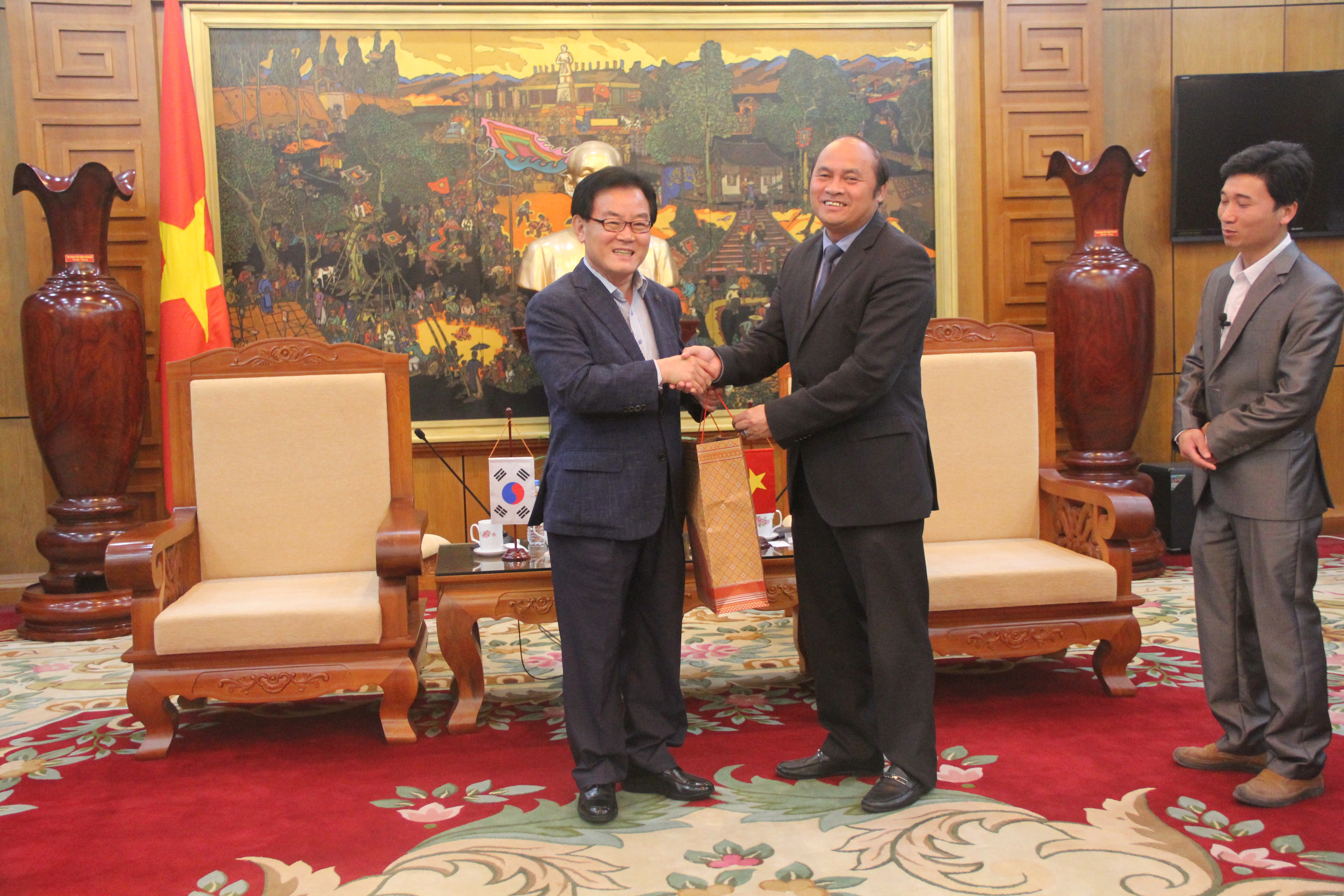 PPC Chairman Nguyen Van Linh received mayor of Chilgok County (Chilgok-gun), Korea