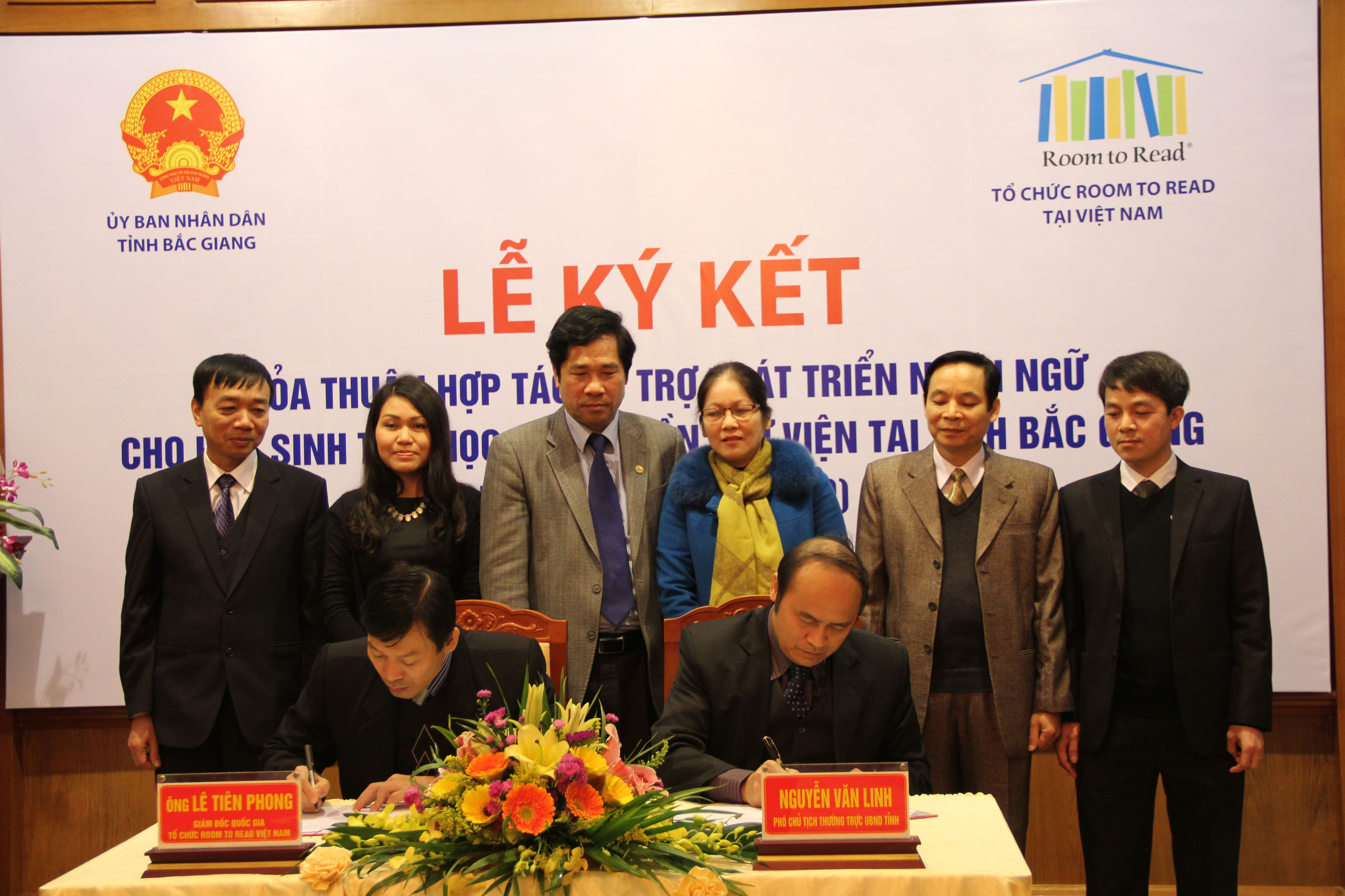 THE SINGNING OF COOPERATION AGREEMENT BETWEEN BAC GIANG PROVINCE AND THE ROOM TO READ 