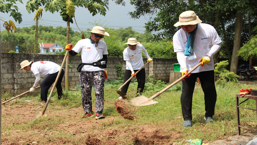 RoK’s volunteers carry out numerous activities in Lang Giang district