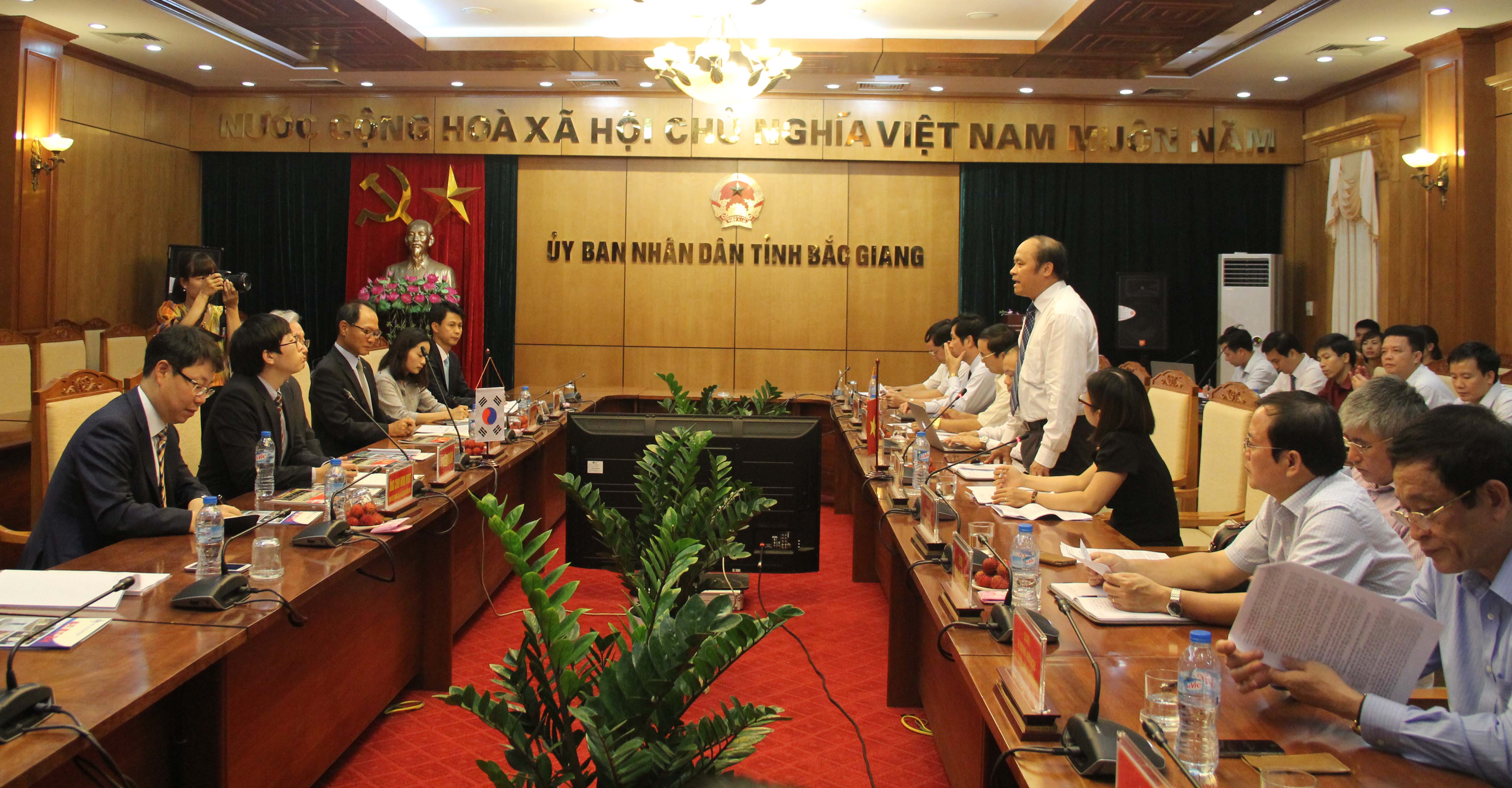 Bac Giang PPC’s Chairman Nguyen Van Linh received Korean Ambassador