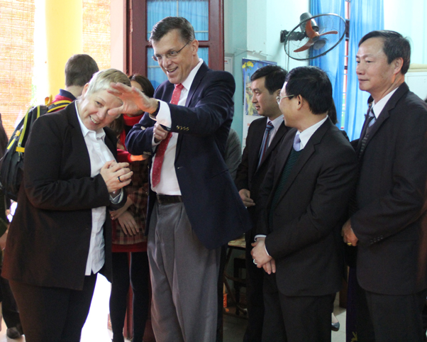 The Ambassador of Australia to Vietnam visited Bac Giang Rehabilitation Hospital