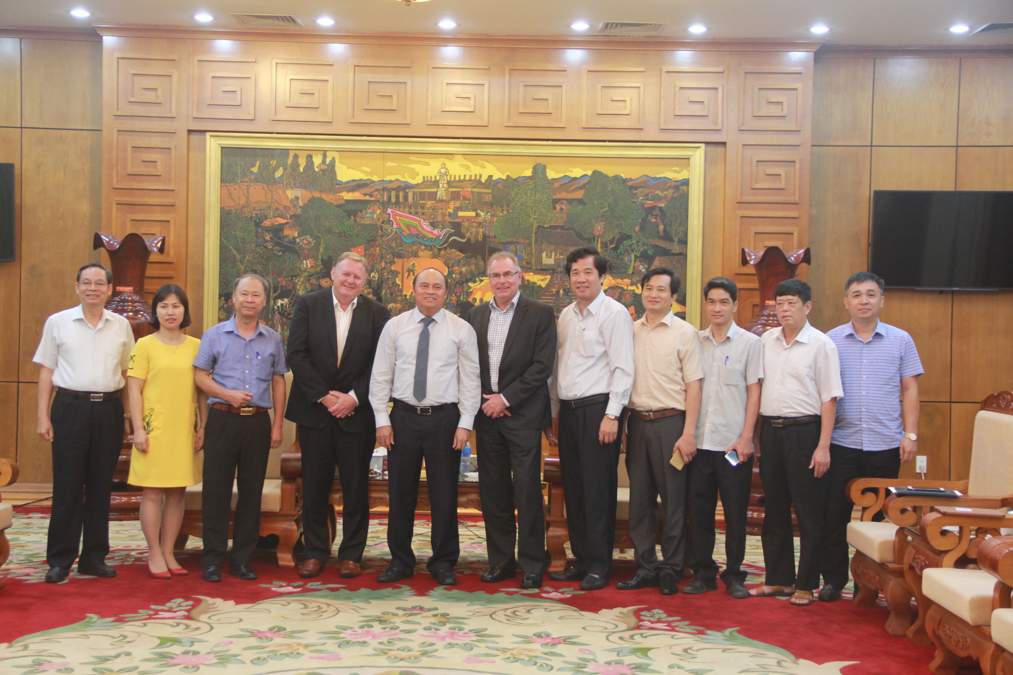 PPC Chairman Nguyen Van Linh welcomes Australian businessmen